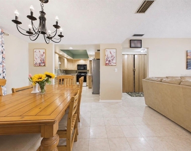 2450 Pelican Court - Photo Thumbnail 7