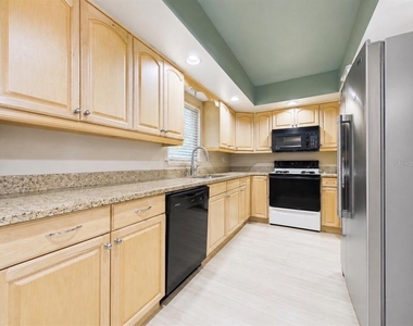 2450 Pelican Court - Photo Thumbnail 6