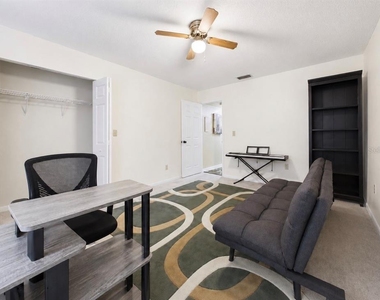 2450 Pelican Court - Photo Thumbnail 3