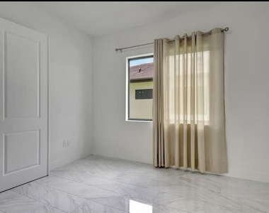 4959 Brigata Way - Photo Thumbnail 6