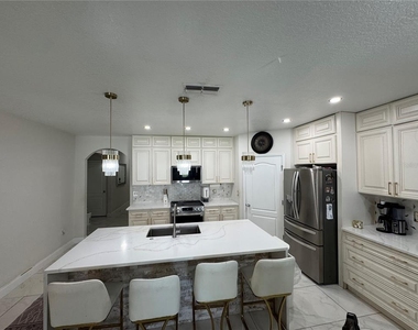 5746 Marsh Landing Drive - Photo Thumbnail 7