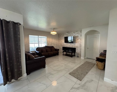 5746 Marsh Landing Drive - Photo Thumbnail 3