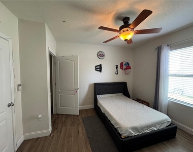 5746 Marsh Landing Drive - Photo Thumbnail 11