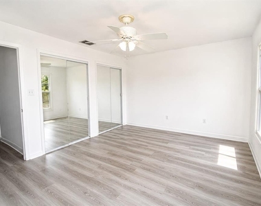 5850 Cypress Gardens Boulevard - Photo Thumbnail 6