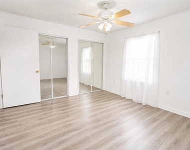 5850 Cypress Gardens Boulevard - Photo Thumbnail 7