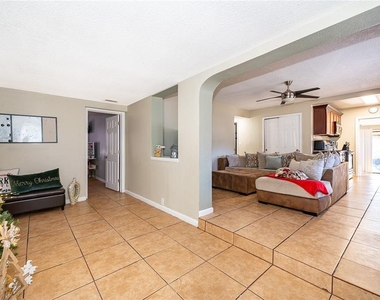 944 Halstead Street - Photo Thumbnail 16