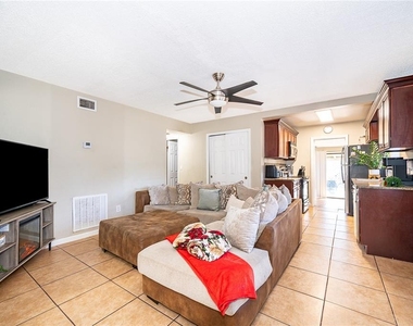 944 Halstead Street - Photo Thumbnail 17