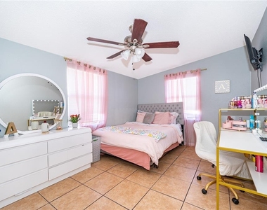 944 Halstead Street - Photo Thumbnail 19