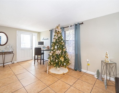 944 Halstead Street - Photo Thumbnail 18