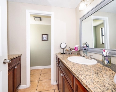 944 Halstead Street - Photo Thumbnail 7