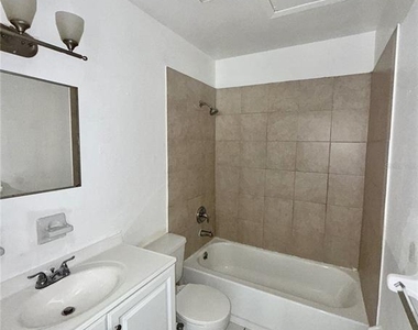 733 Michigan Court - Photo Thumbnail 8