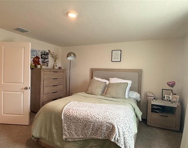 323 Preston Cove Drive - Photo Thumbnail 6