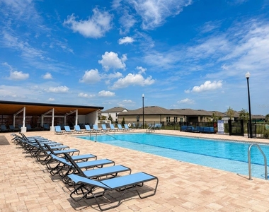 323 Preston Cove Drive - Photo Thumbnail 25