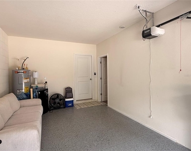 323 Preston Cove Drive - Photo Thumbnail 15