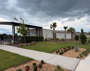 323 Preston Cove Drive - Photo Thumbnail 20