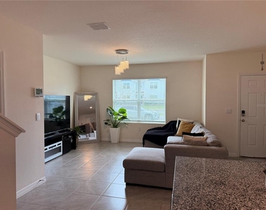 323 Preston Cove Drive - Photo Thumbnail 2