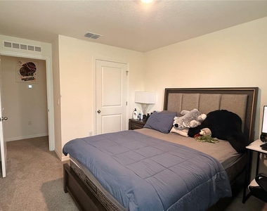 323 Preston Cove Drive - Photo Thumbnail 11