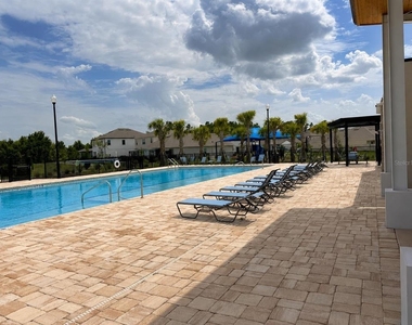 323 Preston Cove Drive - Photo Thumbnail 24