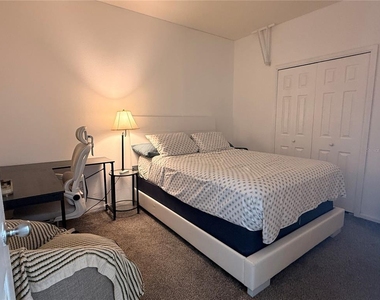 323 Preston Cove Drive - Photo Thumbnail 16