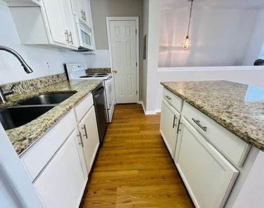 533 Greenbrier Avenue - Photo Thumbnail 10