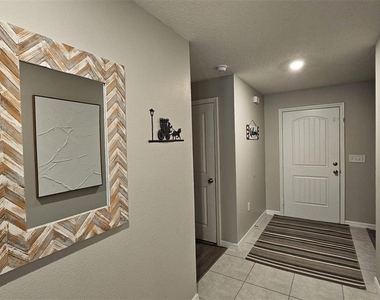 308 Lake Lucerne Way - Photo Thumbnail 9