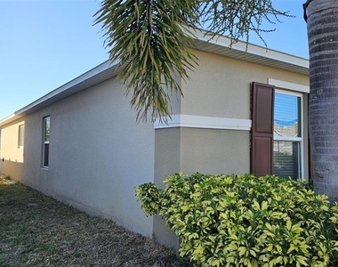 308 Lake Lucerne Way - Photo Thumbnail 1