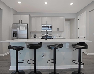 832 Blue Creek Drive - Photo Thumbnail 6