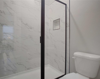 832 Blue Creek Drive - Photo Thumbnail 18