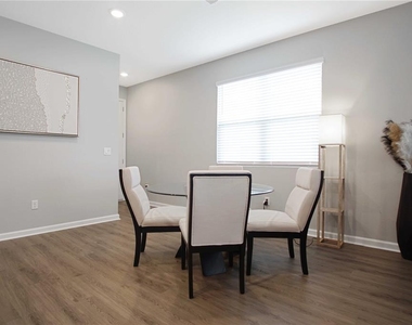 832 Blue Creek Drive - Photo Thumbnail 9
