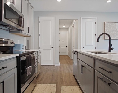 832 Blue Creek Drive - Photo Thumbnail 5
