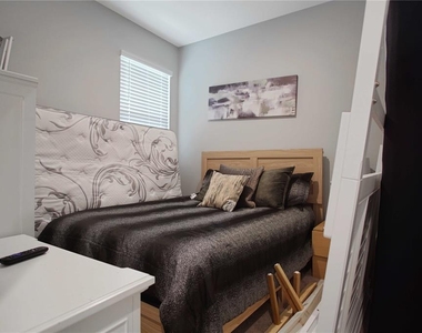 832 Blue Creek Drive - Photo Thumbnail 21
