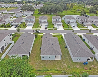 832 Blue Creek Drive - Photo Thumbnail 2