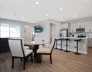 832 Blue Creek Drive - Photo Thumbnail 7