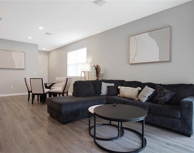 832 Blue Creek Drive - Photo Thumbnail 12