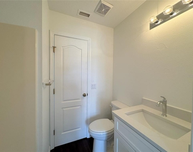 102 Edison Street - Photo Thumbnail 15