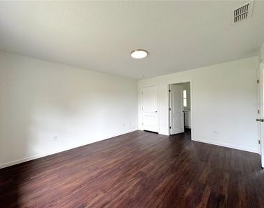 102 Edison Street - Photo Thumbnail 9