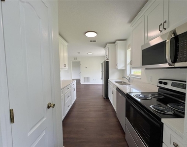 102 Edison Street - Photo Thumbnail 5