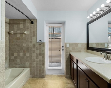400 Nw 80th Avenue - Photo Thumbnail 12