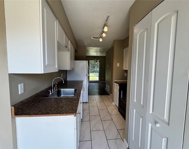 4001 Se 22nd Avenue - Photo Thumbnail 10