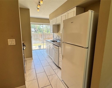 4001 Se 22nd Avenue - Photo Thumbnail 8
