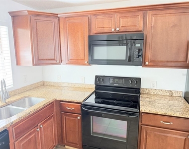 2564 Se 15th Avenue - Photo Thumbnail 8