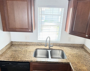 2564 Se 15th Avenue - Photo Thumbnail 7