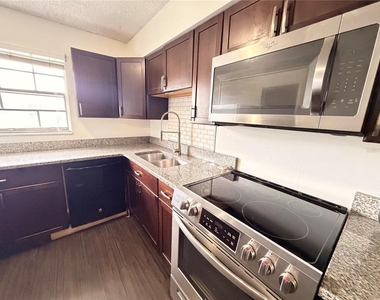 525 Conway Road - Photo Thumbnail 5