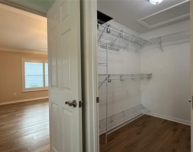 724 Yager Lane - Photo Thumbnail 9
