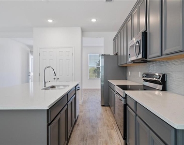 7387 Mezzano Lane Drive - Photo Thumbnail 5