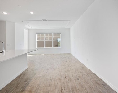 7387 Mezzano Lane Drive - Photo Thumbnail 3