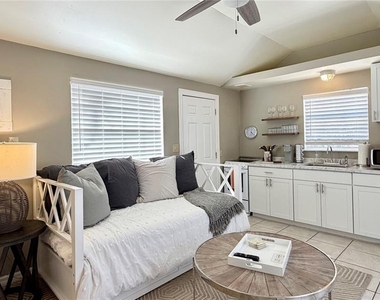 1618 Park Lake Street - Photo Thumbnail 5