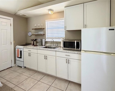 1618 Park Lake Street - Photo Thumbnail 7