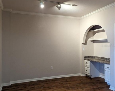 911 N Orange Avenue - Photo Thumbnail 11