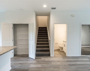 5347 Vista Lago Drive - Photo Thumbnail 12